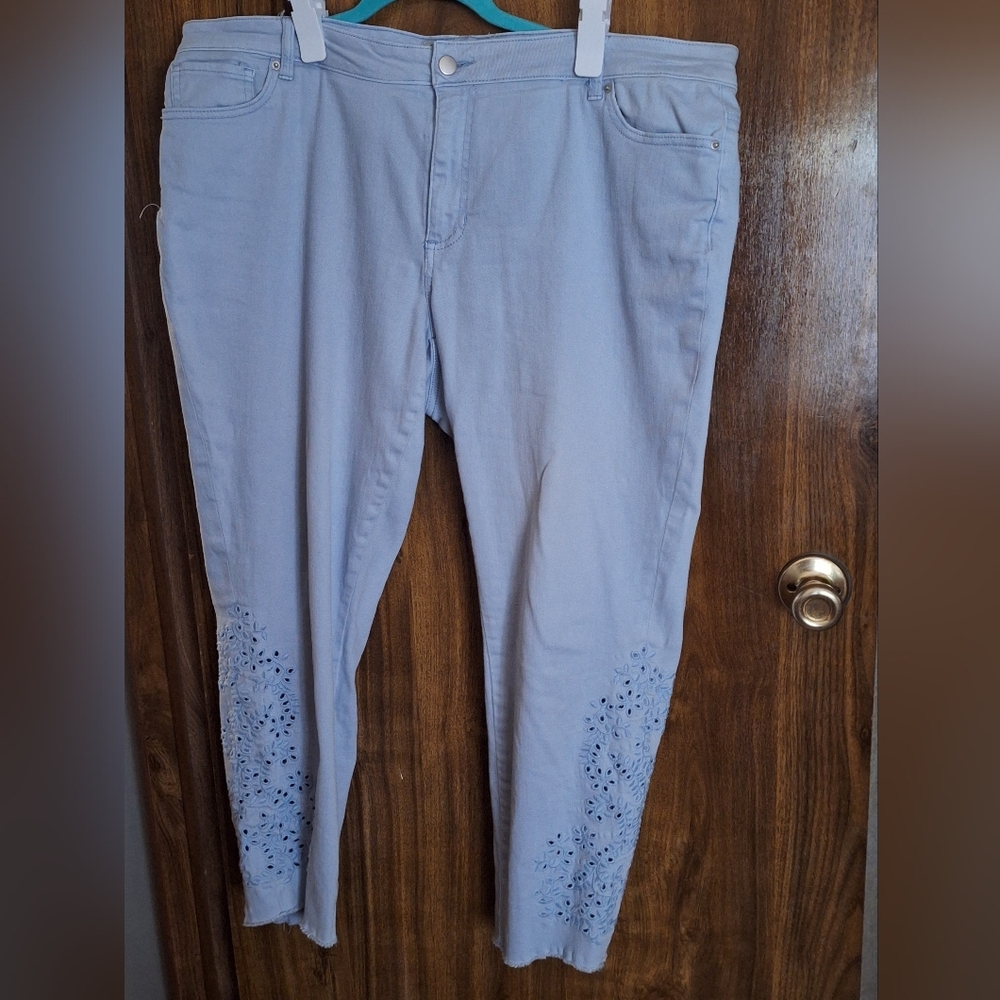 Light Blue Embroidered Stretchy Denim Capri Jeans